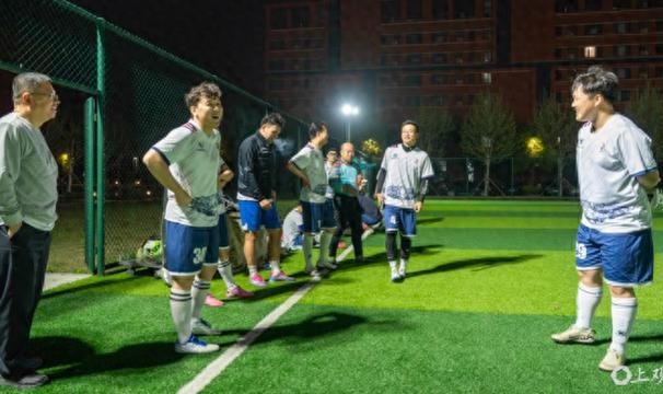 世预赛手机观看平台-“这个‘大家伙’，大家都想聊几句”|足球|胡少杰|建设者|枢纽|解放日报_新浪体育_新浪新闻